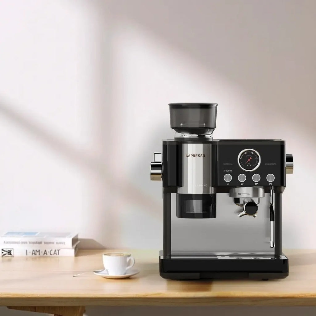 آلة صنع القهوة Maestro شبه الأوتوماتيكية من ليبريسوو – بقدرة 2300 واط، ضغط 19 بار، مطحنة مدمجة، صانعة إسبرسو | LPYKFY22D01BK |