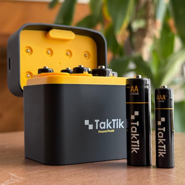 شاحن بطاريات ليثيوم تكتك مع 8 بطاريات قابلة للشحن 5 فولت Taktik