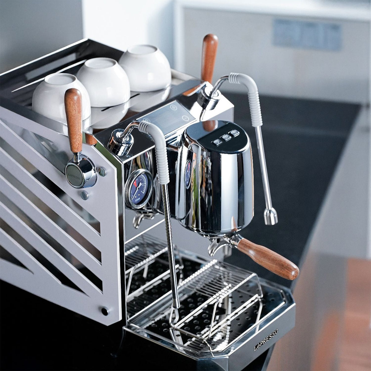 ماكينة قهوة كوراتزاتو 9 بار فضية اللون من ليبرسو Lepresso Corazzato 9 Bar Coffee Machine With Italian Rotary Pump - Silver