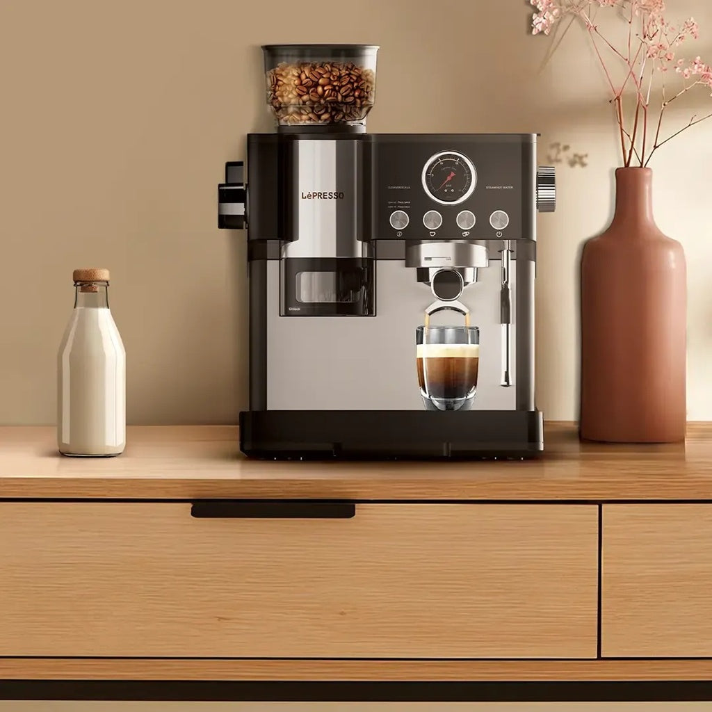 آلة صنع القهوة Maestro شبه الأوتوماتيكية من ليبريسوو – بقدرة 2300 واط، ضغط 19 بار، مطحنة مدمجة، صانعة إسبرسو | LPYKFY22D01BK |